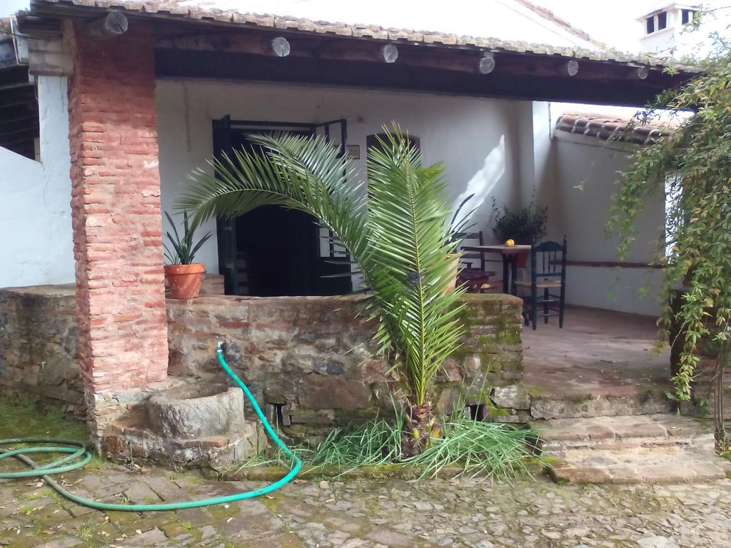 Cortijo El Berrocal Guest House Cazalla de la Sierra Exterior photo